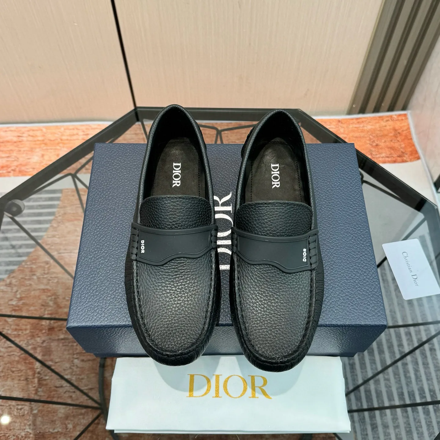 Men's shoes: 580💰 (Niu Li) (Dior Doudou shoes) Exclusive new model Official website new model The upper is made of high-quality imported calf, the color is delicate, and the luxurious texture flows. Tailor-made for exquisite men, creating a noble aura. Delicate and smooth lines. Cowhide lining. Size: 38-44, 45 customized. Outdoor driving shoes for experienced drivers🚗
